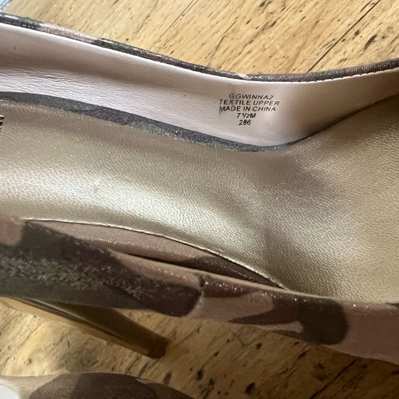 Tan Camo platform heels. Never worn and in the original box - Picture 4 of 7